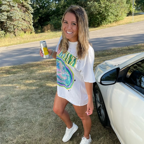 Meet your Posher, Danielle - Picture 1 of 1